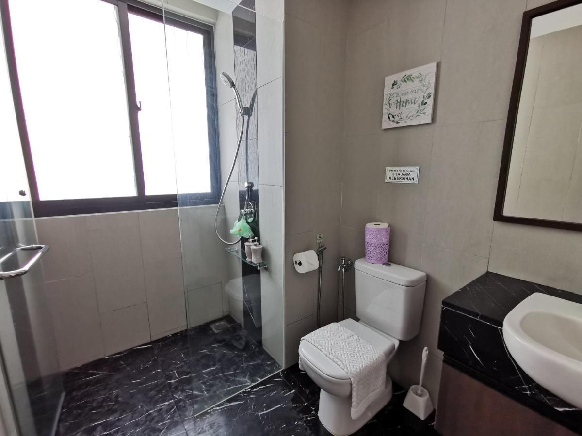 Landmark Stunning High Floor Coast View Studio #Netflix #Fast Wifi Tanjung Tokong Exterior foto